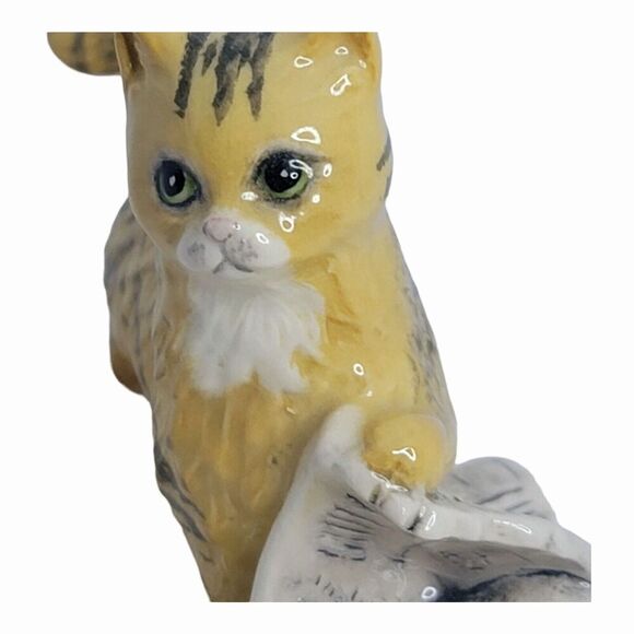 Vintage Royal Doulton Cat - "In The News" Striped Kitten with Newspaper DA233 - Picture 6 of 10